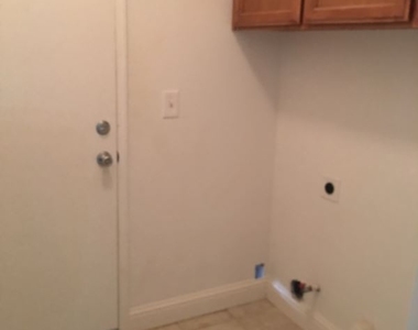 1007 W Millbrook St - Photo Thumbnail 17