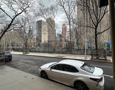 East 35 Street - Photo Thumbnail 18