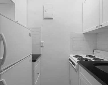 208 West 23rd Street - Photo Thumbnail 2