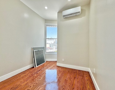 1611 Hancock Street - Photo Thumbnail 4