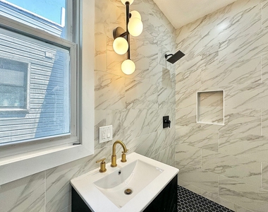 1611 Hancock Street - Photo Thumbnail 12