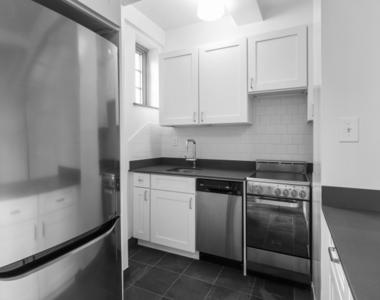 1-Bedroom Apartment for Rent in Chelsea - Photo Thumbnail 2