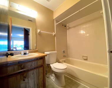 4239 Pershing Pointe Place - Photo Thumbnail 23