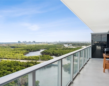 16385 Biscayne Blvd - Photo Thumbnail 24