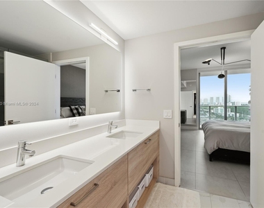 16385 Biscayne Blvd - Photo Thumbnail 14