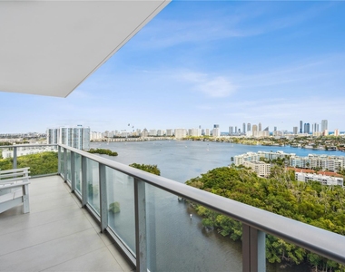 16385 Biscayne Blvd - Photo Thumbnail 1