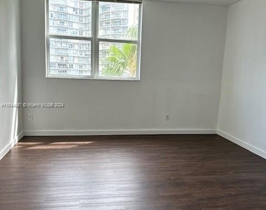 2475 Brickell Ave - Photo Thumbnail 15