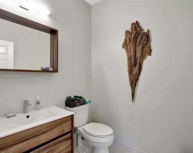 1653 Winterberry Ln - Photo Thumbnail 7