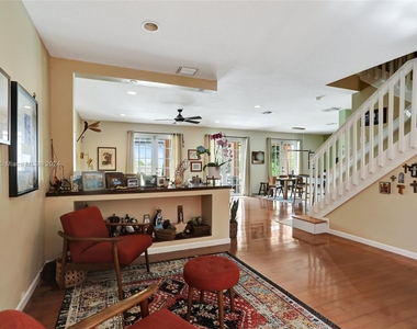 1653 Winterberry Ln - Photo Thumbnail 4