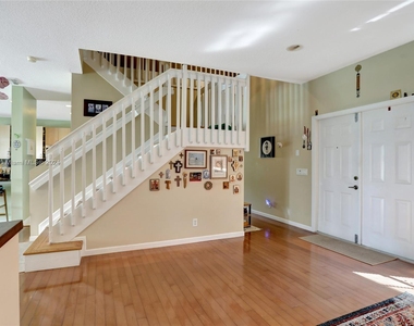 1653 Winterberry Ln - Photo Thumbnail 14