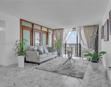 1450 Brickell Bay Dr - Photo Thumbnail 6