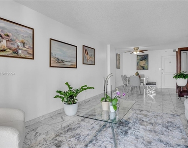 1450 Brickell Bay Dr - Photo Thumbnail 10