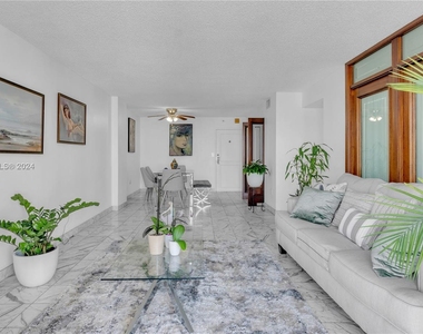 1450 Brickell Bay Dr - Photo Thumbnail 9