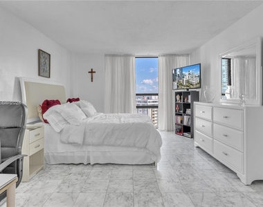 1450 Brickell Bay Dr - Photo Thumbnail 21