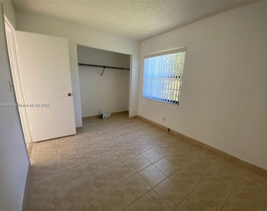 2631 Riverside Dr - Photo Thumbnail 7