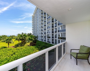 10275 Collins Ave - Photo Thumbnail 3