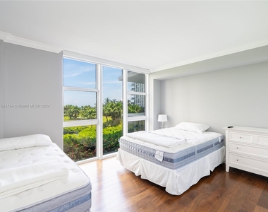 10275 Collins Ave - Photo Thumbnail 16