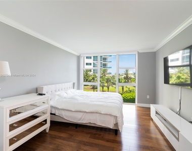 10275 Collins Ave - Photo Thumbnail 12