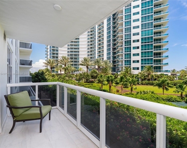 10275 Collins Ave - Photo Thumbnail 4