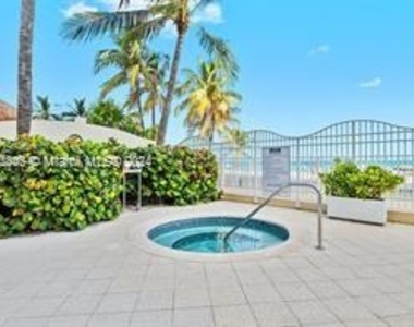 16699 Collins Ave - Photo Thumbnail 18