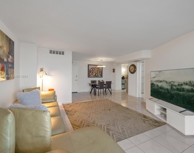 3180 S Ocean Dr - Photo Thumbnail 7