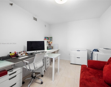 8925 Collins Ave - Photo Thumbnail 31