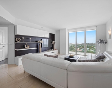 8925 Collins Ave - Photo Thumbnail 14