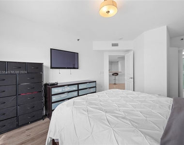 8925 Collins Ave - Photo Thumbnail 27