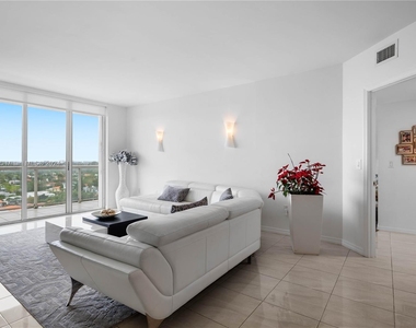 8925 Collins Ave - Photo Thumbnail 12