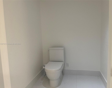 330 Sunny Isles Blvd - Photo Thumbnail 16