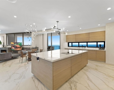 18555 Collins Ave - Photo Thumbnail 7