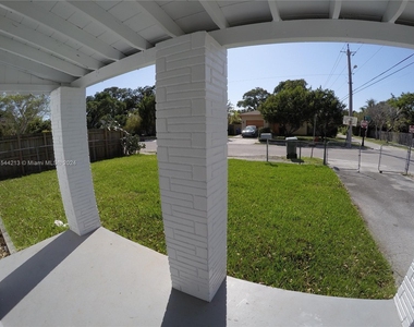 1344 Nw 2nd Ave - Photo Thumbnail 4