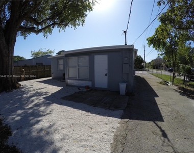1344 Nw 2nd Ave - Photo Thumbnail 2