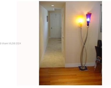 1701 N Treasure Dr - Photo Thumbnail 10