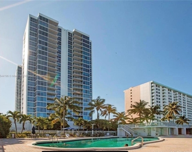 2655 Collins Ave - Photo Thumbnail 3