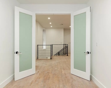1027 Putnam Avenue - Photo Thumbnail 6