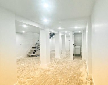 1027 Putnam Avenue - Photo Thumbnail 9