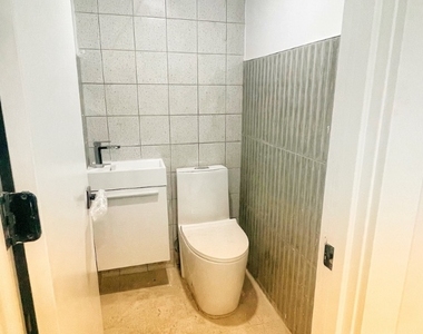 1027 Putnam Avenue - Photo Thumbnail 8