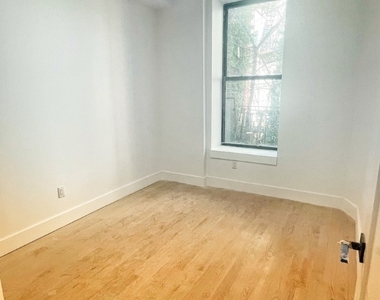 1027 Putnam Avenue - Photo Thumbnail 12