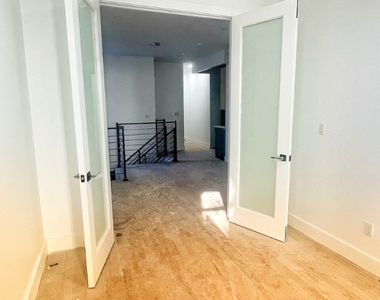 1027 Putnam Avenue - Photo Thumbnail 13