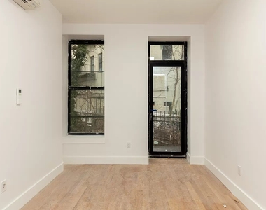 1027 Putnam Avenue - Photo Thumbnail 5
