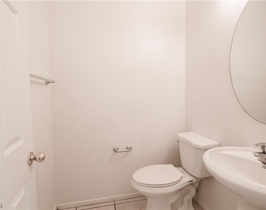 5058 Copperlyn Street - Photo Thumbnail 8