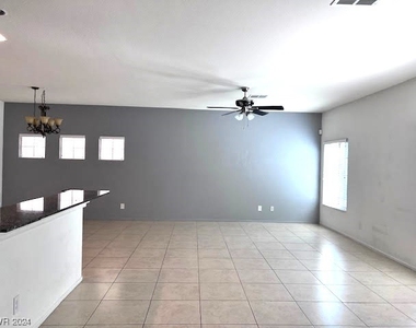 9627 Vega Carpio Avenue - Photo Thumbnail 8