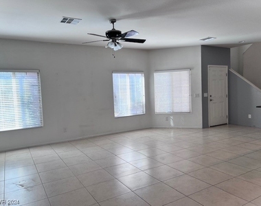 9627 Vega Carpio Avenue - Photo Thumbnail 12