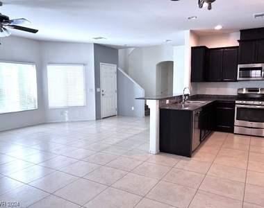 9627 Vega Carpio Avenue - Photo Thumbnail 10