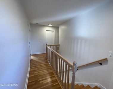 19 Roslyn Drive - Photo Thumbnail 8