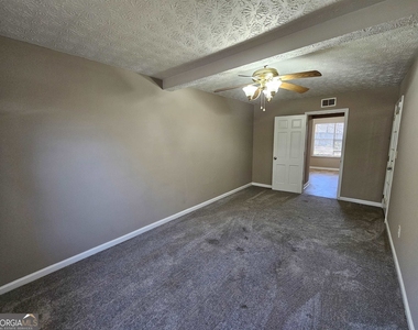 5510 Forest Downs Circle - Photo Thumbnail 7