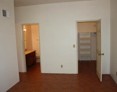 5750 N Camino Esplendora - Photo Thumbnail 5