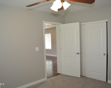 4815 E Clarendon Avenue - Photo Thumbnail 14