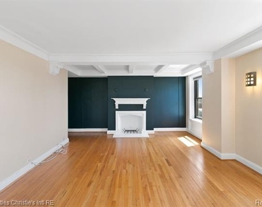 15 E Kirby Street - Photo Thumbnail 4